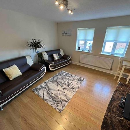 Viking Apartment Cronton Bagian luar foto