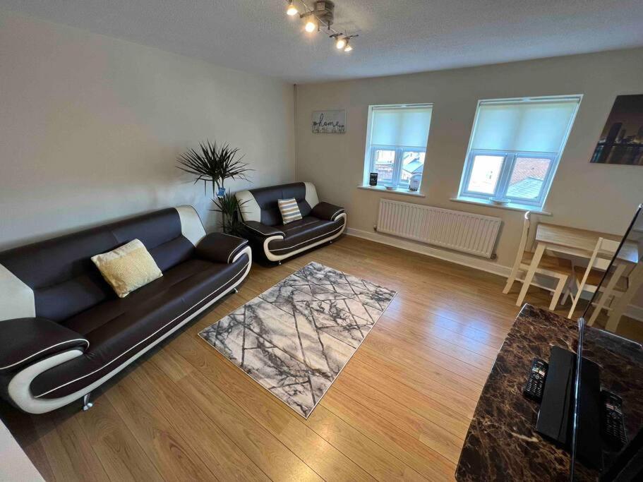 Viking Apartment Cronton Bagian luar foto